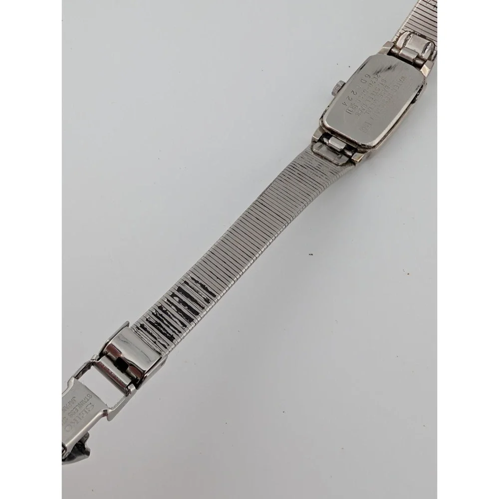 Vintage‎ Seiko Watch Women 13mm Case Silver 6.75
